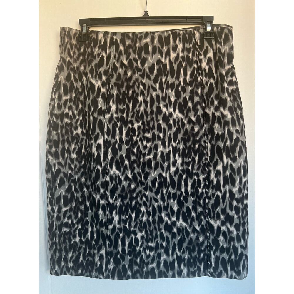 Worthington Leopard Print Black and Gray Stretch‎ Zippered Skirt Size 18